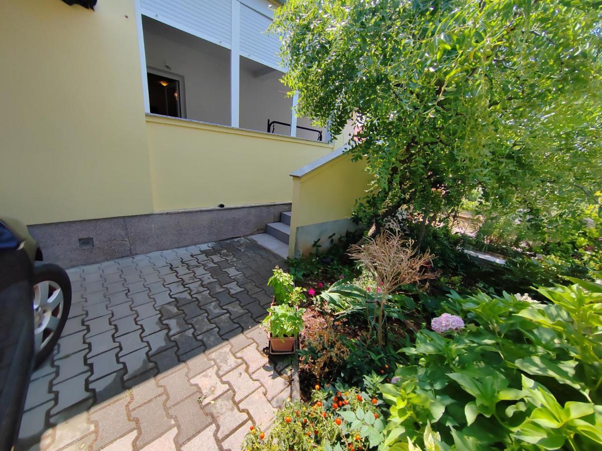 Apartments Kocijan Sukošan Exterior foto